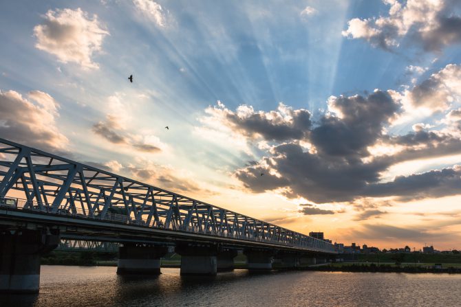 市川橋と日没前の空