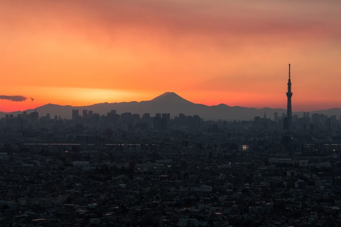 夕焼けと富士山と東京
