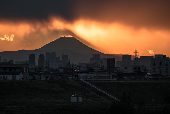 富士山の影