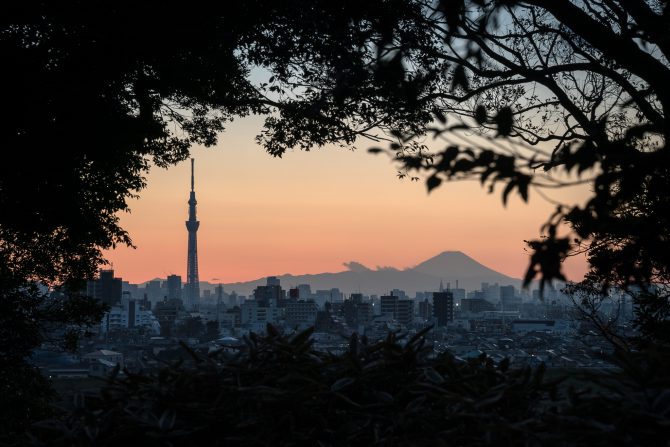 日没後の富士山とスカイツリー