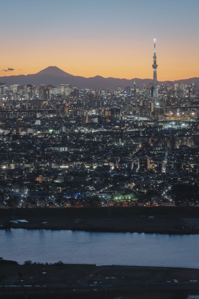 富士山とスカイツリーと東京の街並み