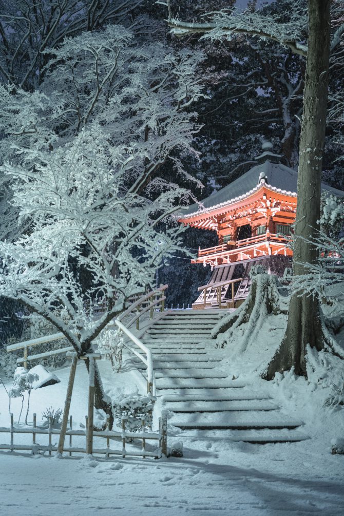 雪の夜の真間山弘法寺にて