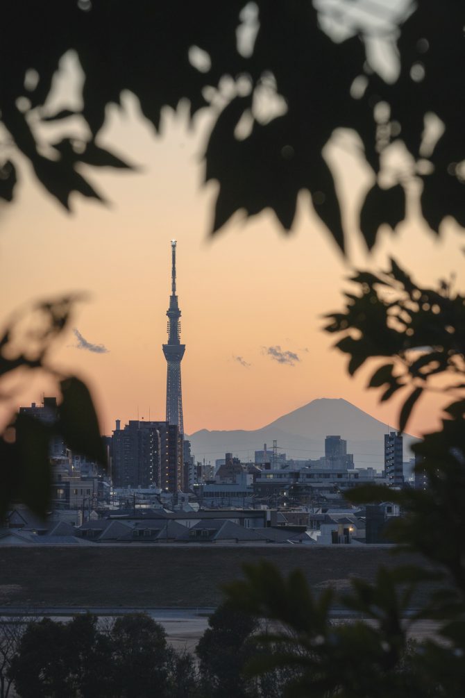 日没後の富士山とスカイツリー