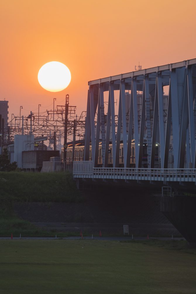 夕陽と京成線